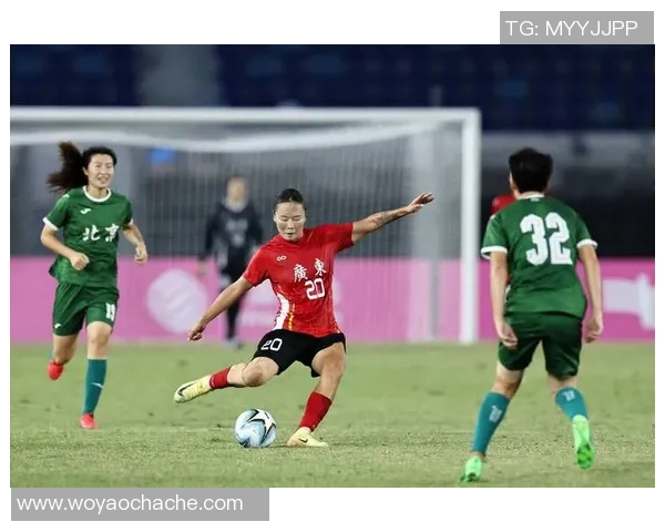 赛后分析：北京足球队与广州足球队的战术配合与表现评估